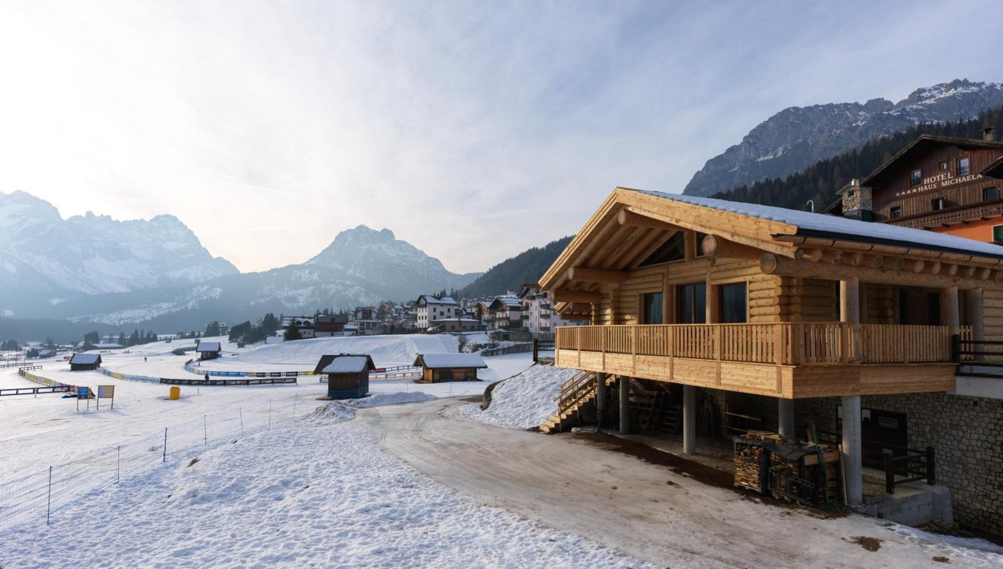 Hotel Haus Michaela Sappada Exteriör bild