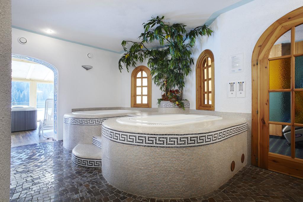 Hotel Haus Michaela Sappada Exteriör bild