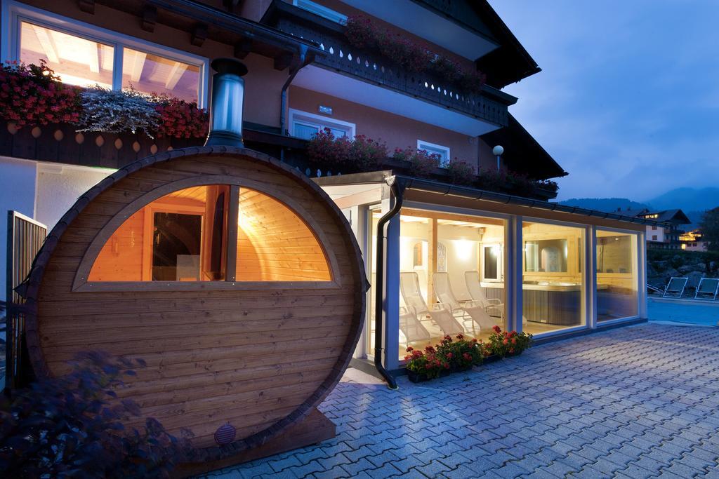 Hotel Haus Michaela Sappada Exteriör bild
