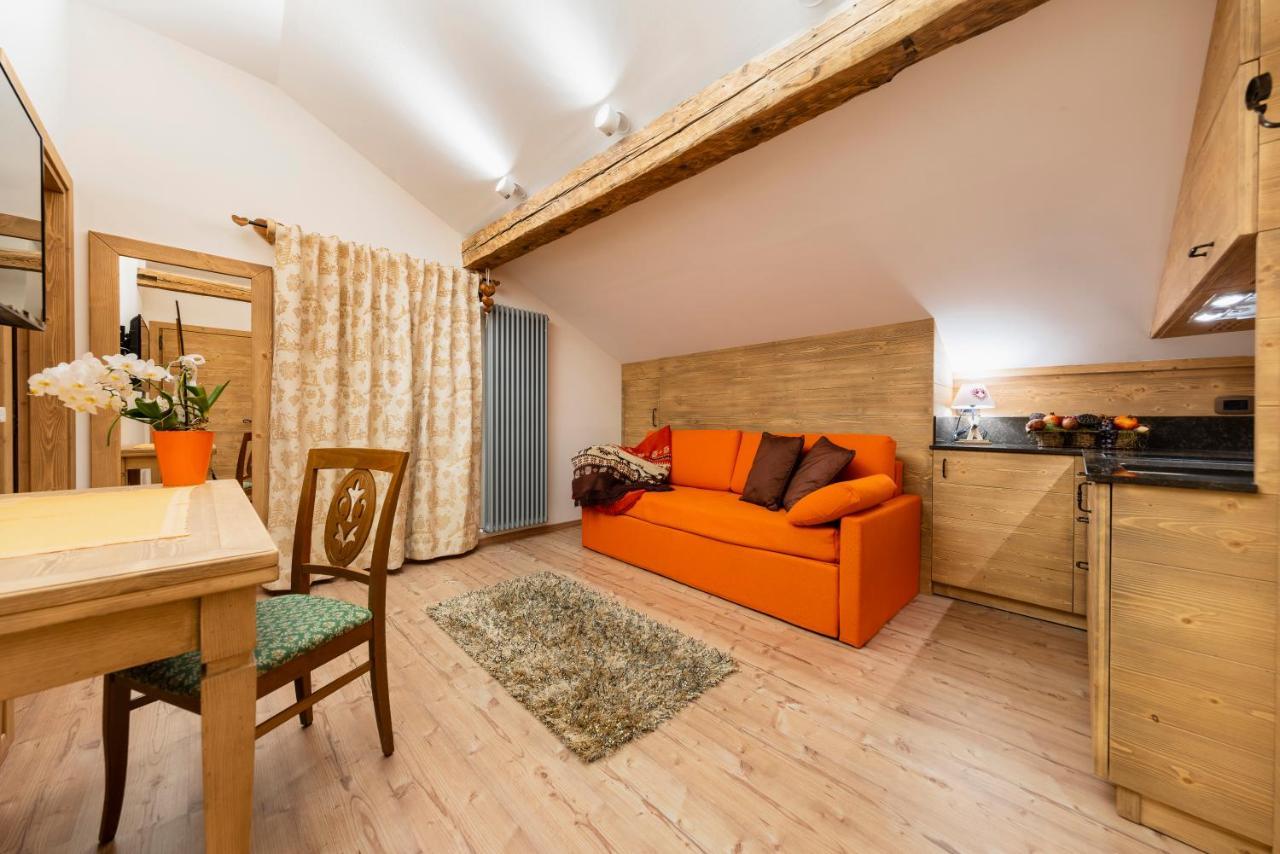 Hotel Haus Michaela Sappada Exteriör bild