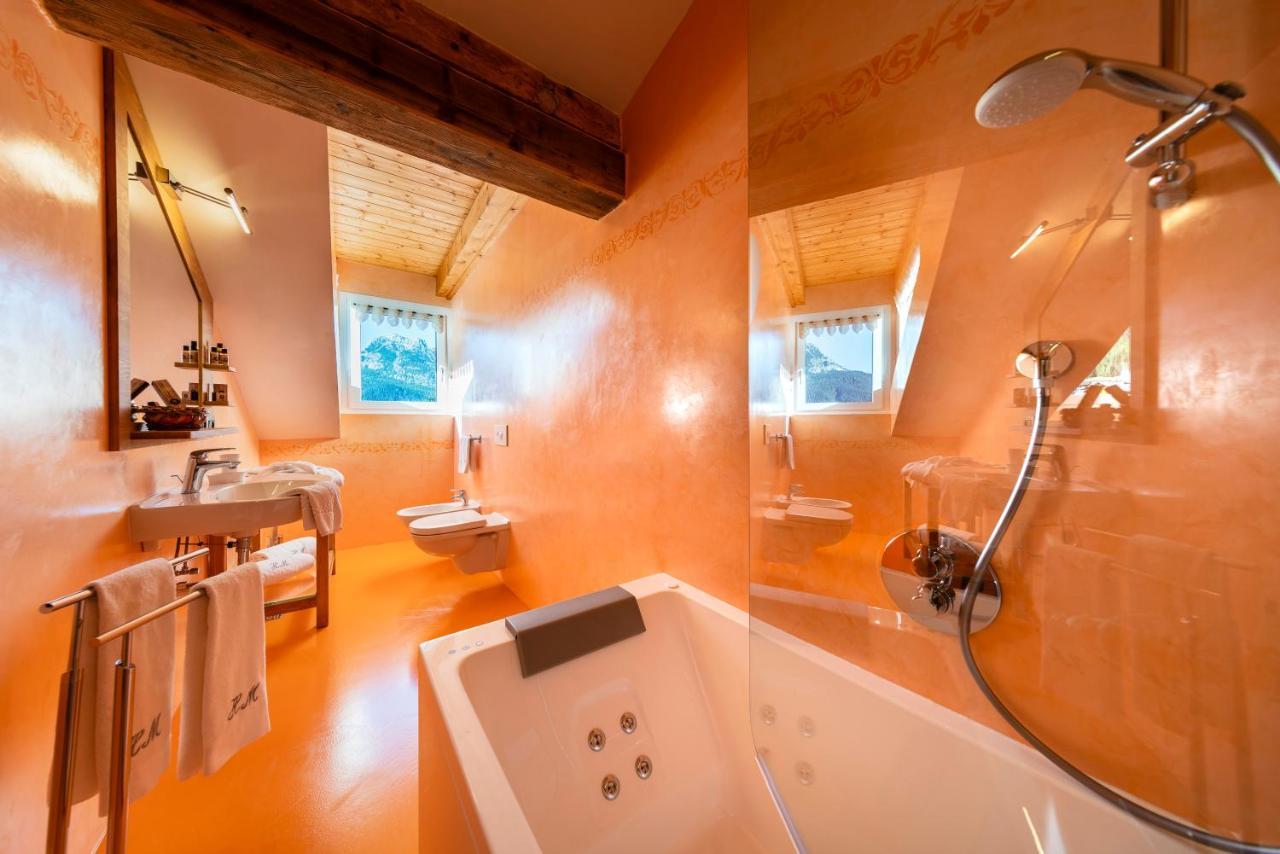 Hotel Haus Michaela Sappada Exteriör bild